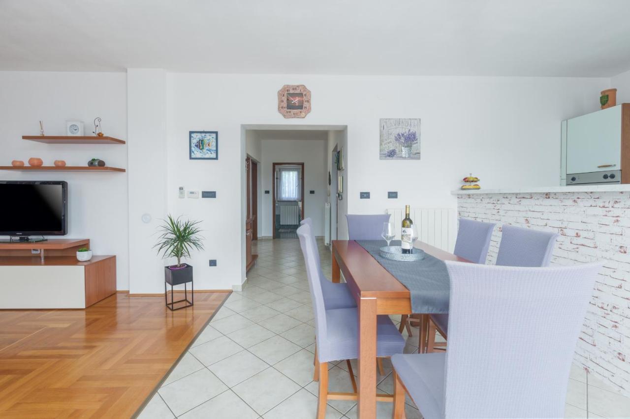 Apartments Emil PUY Eksteriør bilde